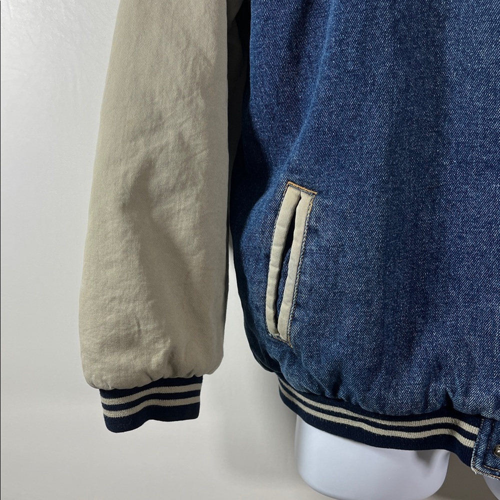 Faded Glory Authentic Blue Jeans Jacket Boys Size XL
Quilted Lining Snap Front - Picture 4 of 10